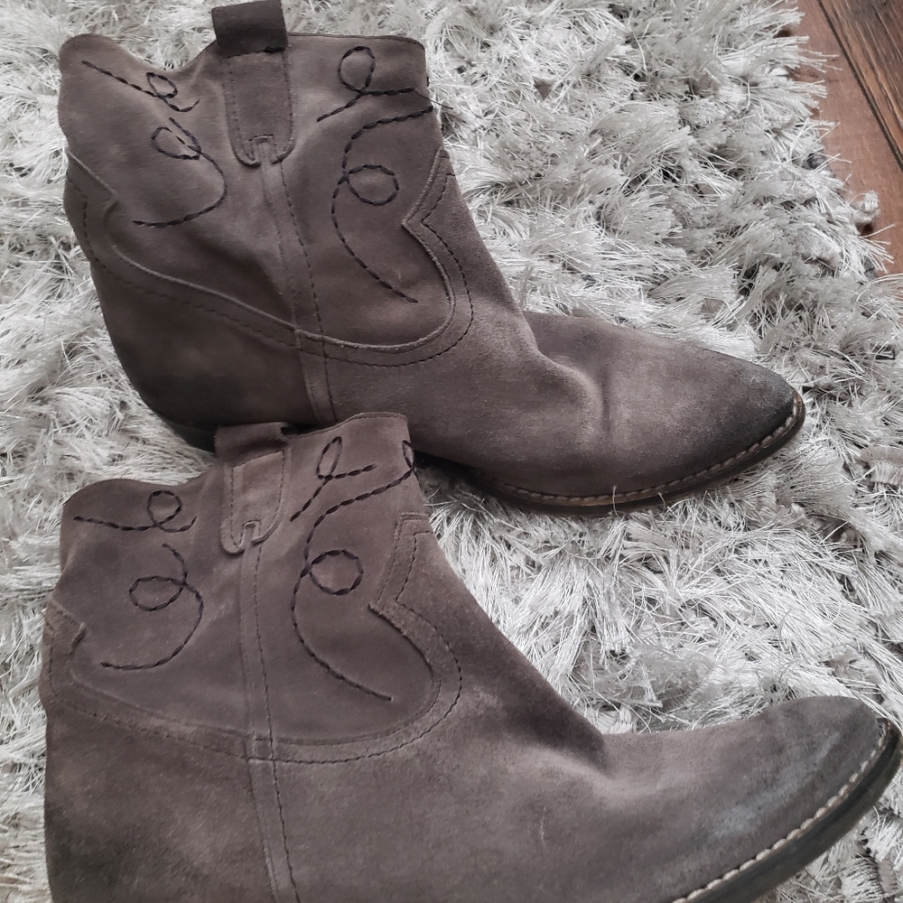 Boots - Picture 3 of 4